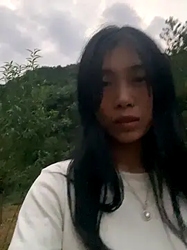 Snapshot of EmLy02 chatting on October 22, 10:59 am EmLy02 online show from October 22, 10:59 am