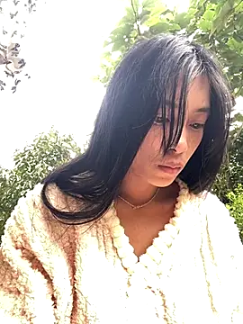 Snapshot of EmLy02 chatting on October 24, 6:21 am EmLy02 online show from October 24, 6:21 am