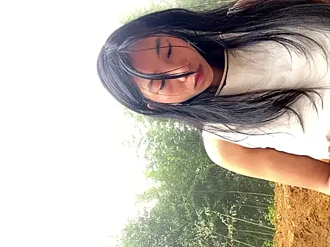 Snapshot of EmLy02 chatting on November 6, 12:22 am EmLy02 online show from November 6, 12:22 am