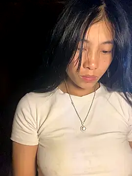 Snapshot of EmLy02 chatting on November 7, 11:21 am EmLy02 online show from November 7, 11:21 am