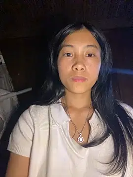 Snapshot of EmLy02 chatting on November 9, 12:25 pm EmLy02 online show from November 9, 12:25 pm