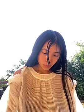 Snapshot of EmLy02 chatting on November 16, 1:33 am EmLy02 online show from November 16, 1:33 am