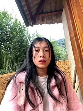 Snapshot of EmLy02 chatting on November 16, 11:43 pm EmLy02 online show from November 16, 11:43 pm