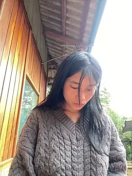 Snapshot of EmLy02 chatting on November 20, 1:06 am EmLy02 online show from November 20, 1:06 am