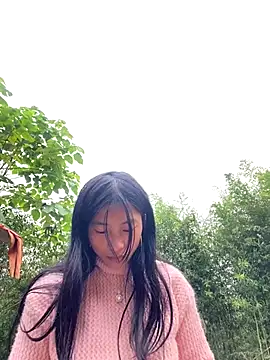 Snapshot of EmLy02 chatting on November 21, 1:37 am EmLy02 online show from November 21, 1:37 am