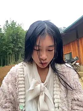 Snapshot of EmLy02 chatting on November 21, 11:25 pm EmLy02 online show from November 21, 11:25 pm