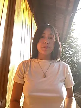 Snapshot of EmLy02 chatting on November 25, 12:43 am EmLy02 online show from November 25, 12:43 am