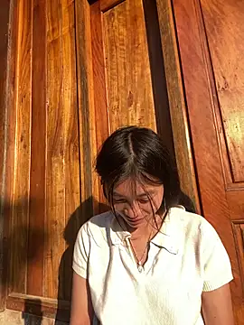 Snapshot of EmLy02 chatting on November 27, 12:46 am EmLy02 online show from November 27, 12:46 am