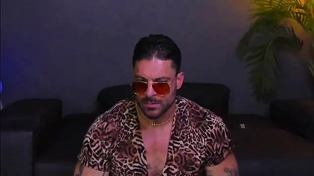 Snapshot of dennis_cox1 chatting on November 22, 2:27 pm dennis cox1 online show from November 22, 2:27 pm