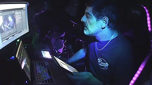 Rod Contreras ARG online show from November 8, 3:07 am