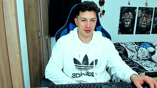 Snapshot of javiersexymann chatting on January 23, 5:35 am javiersexymann online show from January 23, 5:35 am