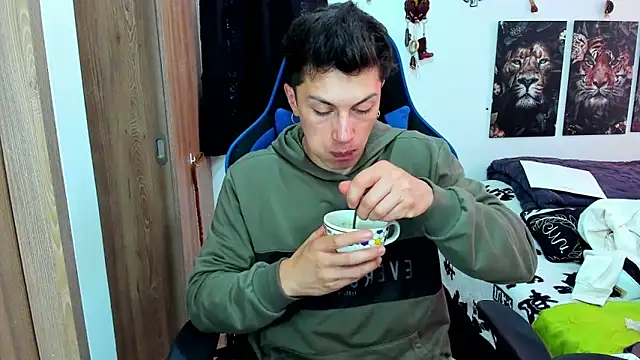 Snapshot of javiersexymann chatting on February 18, 8:36 pm javiersexymann online show from February 18, 8:36 pm