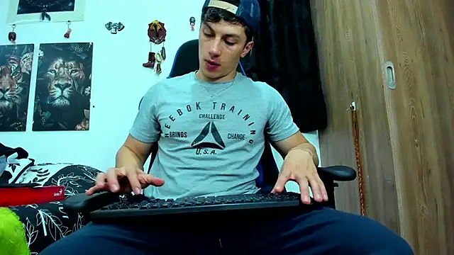 Snapshot of javiersexymann chatting on March 7, 4:02 am javiersexymann online show from March 7, 4:02 am