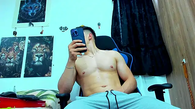 Snapshot of javiersexymann chatting on March 14, 10:38 pm javiersexymann online show from March 14, 10:38 pm