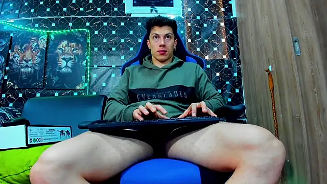 Snapshot of javiersexymann chatting on September 13, 6:51 pm javiersexymann online show from September 13, 6:51 pm