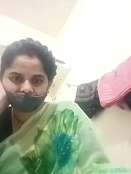 Snapshot of JULEE-740 chatting on October 30, 7:10 am JULEE-740 online show from October 30, 7:10 am