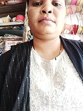 Rajnee33A online show from October 31, 7:53 am