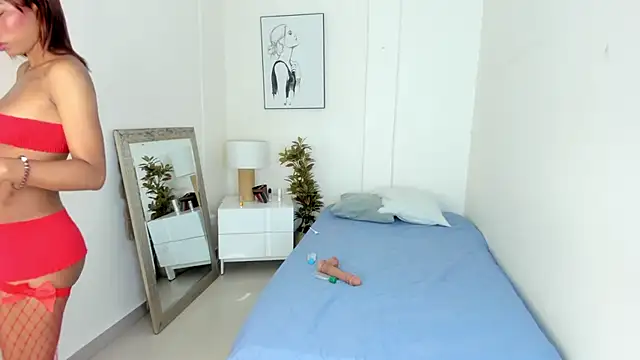 Snapshot of emy_barnert chatting on October 29, 12:29 pm emy barnert online show from October 29, 12:29 pm