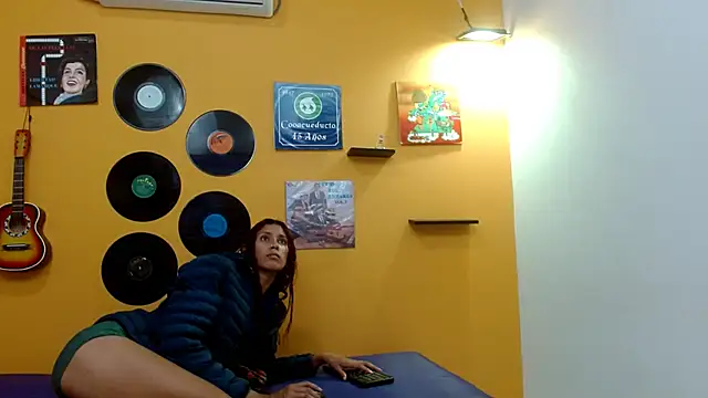 skinnyverus18 online show from September 15, 7:03 pm