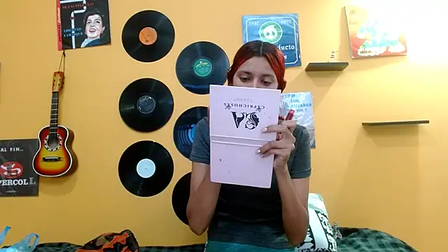 skinnyverus18 online show from October 6, 7:00 pm