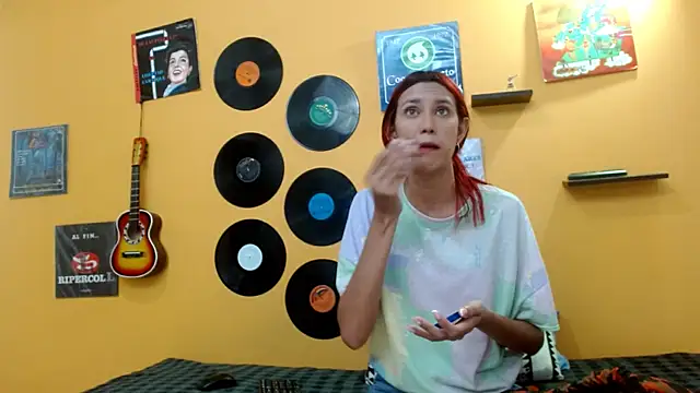 skinnyverus18 online show from October 24, 6:59 pm