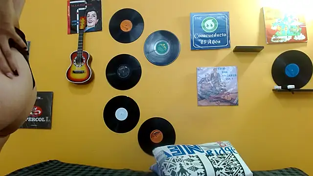 skinnyverus18 online show from November 13, 7:24 pm