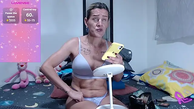 Snapshot of AllysonStonne chatting on October 16, 11:06 pm AllysonStonne online show from October 16, 11:06 pm