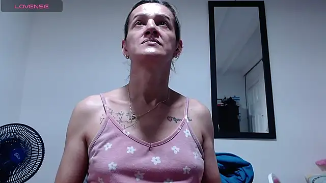 Snapshot of AllysonStonne chatting on October 22, 10:53 pm AllysonStonne online show from October 22, 10:53 pm