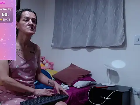 Snapshot of AllysonStonne chatting on November 2, 10:01 pm AllysonStonne online show from November 2, 10:01 pm