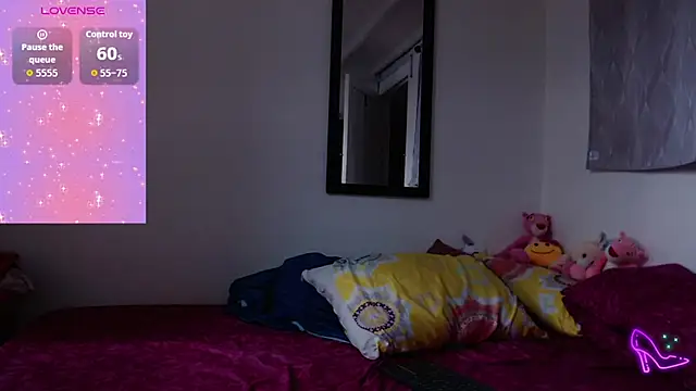 Snapshot of AllysonStonne chatting on November 12, 7:35 pm AllysonStonne online show from November 12, 7:35 pm