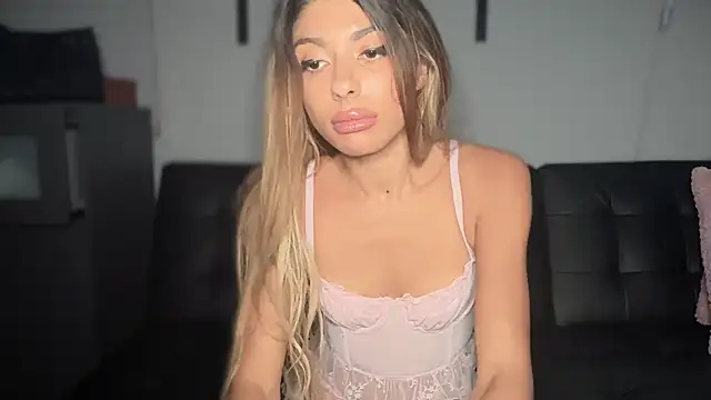 Snapshot of bbgurlnickii chatting on September 15, 8:25 am bbgurlnickii online show from September 15, 8:25 am