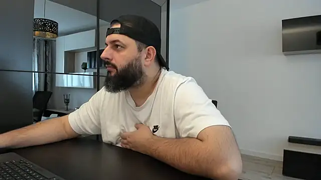 Snapshot of DravenPeak chatting on October 6, 11:18 am DravenPeak online show from October 6, 11:18 am