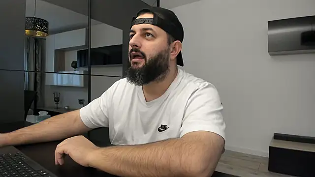 Snapshot of DravenPeak chatting on October 7, 1:41 pm DravenPeak online show from October 7, 1:41 pm