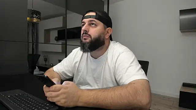 Snapshot of DravenPeak chatting on October 31, 3:29 am DravenPeak online show from October 31, 3:29 am