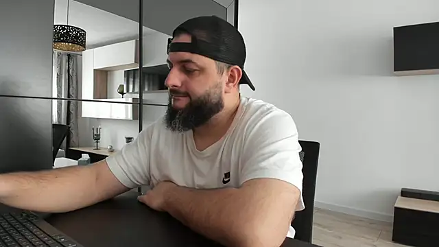 Snapshot of DravenPeak chatting on November 6, 10:49 am DravenPeak online show from November 6, 10:49 am