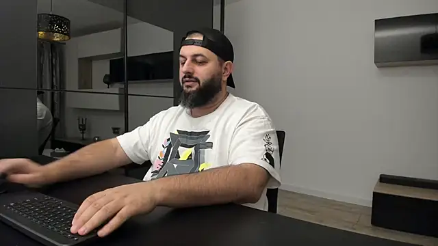 Snapshot of DravenPeak chatting on November 27, 8:33 pm DravenPeak online show from November 27, 8:33 pm