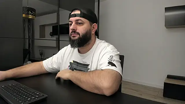 Snapshot of DravenPeak chatting on November 29, 2:14 am DravenPeak online show from November 29, 2:14 am