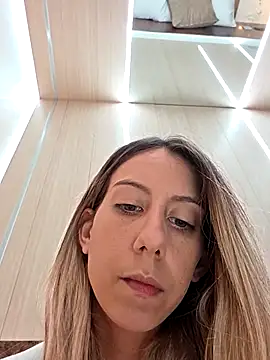 Snapshot of PetiteSecrets chatting on September 8, 7:24 pm PetiteSecrets online show from September 8, 7:24 pm