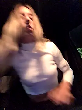 Snapshot of PetiteSecrets chatting on October 9, 8:07 pm PetiteSecrets online show from October 9, 8:07 pm