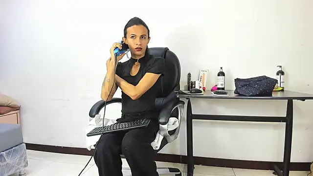 Aisha hotts777 online show from November 14, 3:49 am