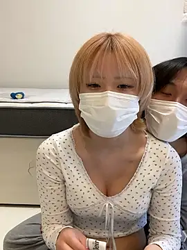 Snapshot of reon_reonreon chatting on December 18, 5:24 am reon reonreon online show from December 18, 5:24 am