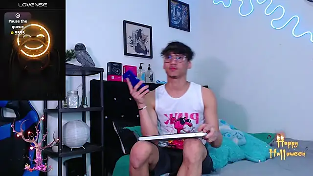 Snapshot of Gael_Jones chatting on October 23, 4:12 am Gael Jones online show from October 23, 4:12 am