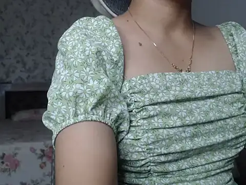 Snapshot of snow_white123 chatting on October 13, 8:20 pm snow white123 online show from October 13, 8:20 pm