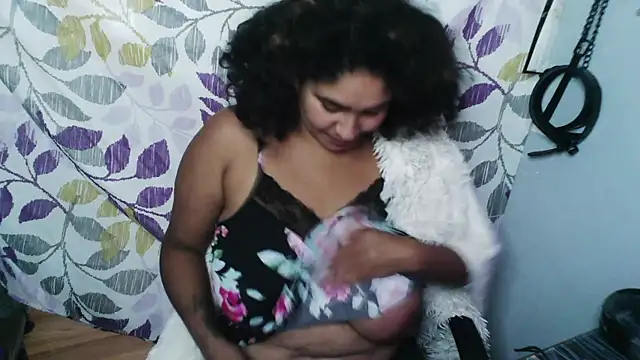 Snapshot of Mommybubbles2 chatting on October 10, 11:31 am Mommybubbles2 online show from October 10, 11:31 am