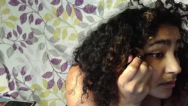 Snapshot of Mommybubbles2 chatting on December 4, 9:34 pm Mommybubbles2 online show from December 4, 9:34 pm