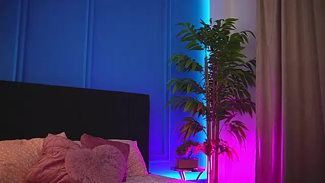 alexxisrae online show from December 4, 4:00 am