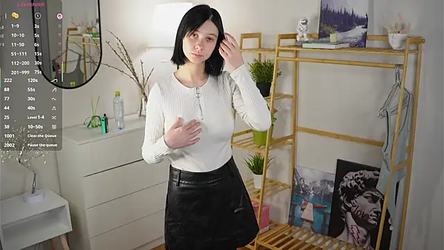 Snapshot of SuzanneHowse chatting on November 6, 4:46 am SuzanneHowse online show from November 6, 4:46 am