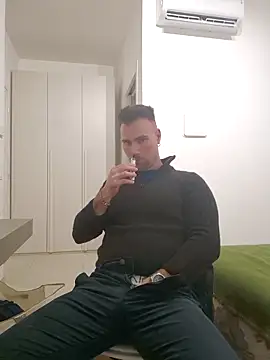 mrlyuis online show from December 2, 8:15 pm