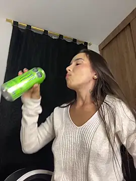 Snapshot of Scarlett05 chatting on November 23, 1:16 am Scarlett05 online show from November 23, 1:16 am