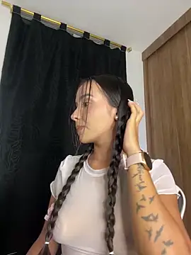 Snapshot of Scarlett05 chatting on November 29, 1:08 am Scarlett05 online show from November 29, 1:08 am